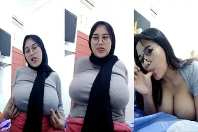 Bokep Jilbab Acha Kacamata Becek Brutal
