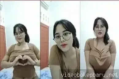 Cewek cakep tetek gede pamer barang super menggoda di live