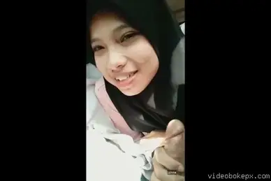 Jilbab Hitam BJ Kontol di Mobil Sampe Crot Mulut