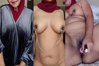 Montok Hijab Merah Colok Memek