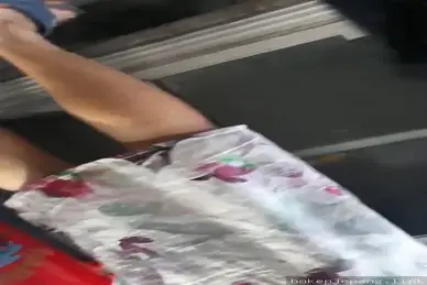 Ngintip CD Bunga-Bunga Sampe Memek Keliatan Basah