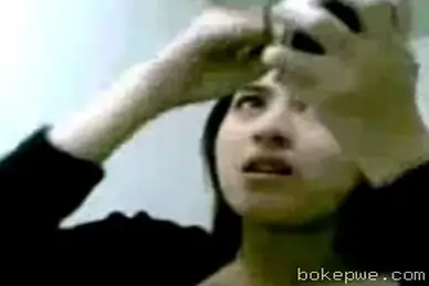 Silvi Manis Make-up Bugil